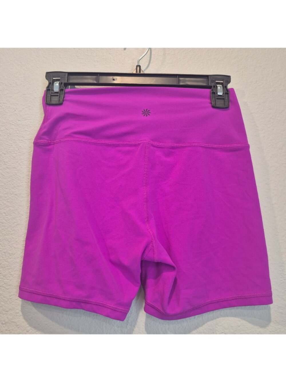 Athleta Transcend 5" Short High Rise Magenta Athletic Compression Womens Medium - Picture 2 of 5